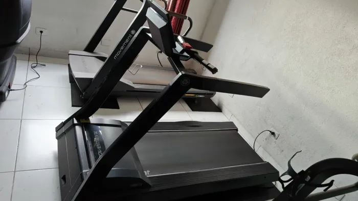 Esteira modelo LX 1.8 moviment 