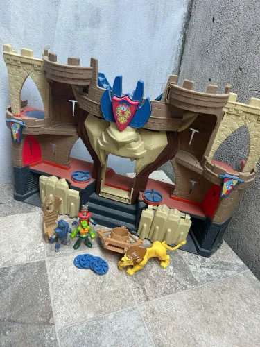 Mega castelo caverna do leão da imaginext 