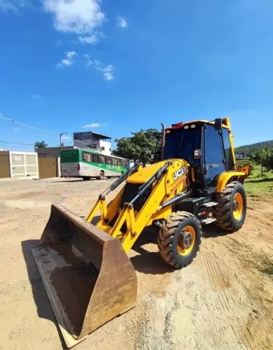 RETRO ESCAVADEIRA JCB 4X4 (parcela safra+safrinha)