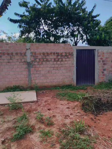 Vendo casa bairro Mariana Porto velho RO terreno todo murado medindo 21x15 esquina