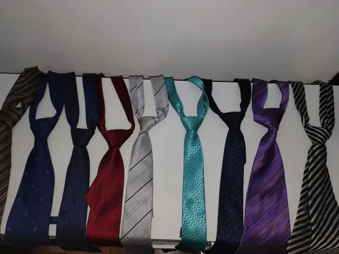 9 gravatas por 40 reais