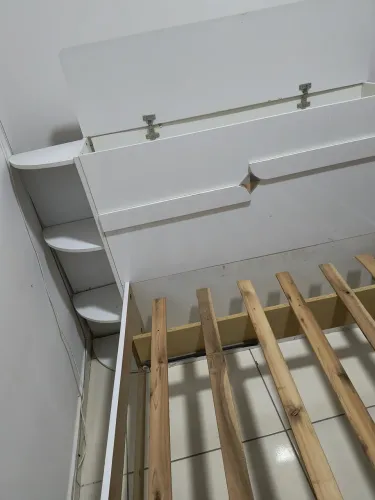 Cama de solteiro com baú,semi nova 