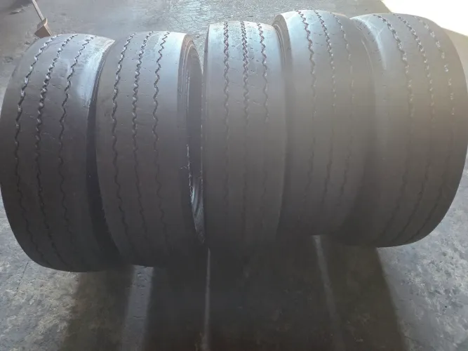 Pneus 215/75 17.5