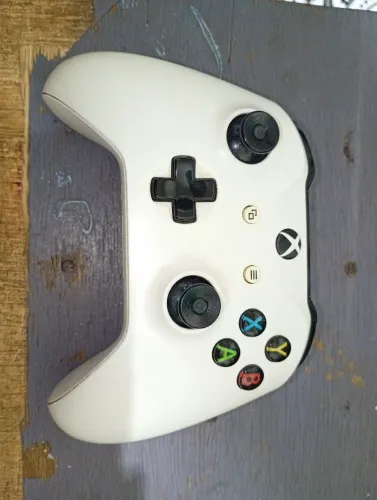 Vendo controle xbox one com defeito pra retirada de peças