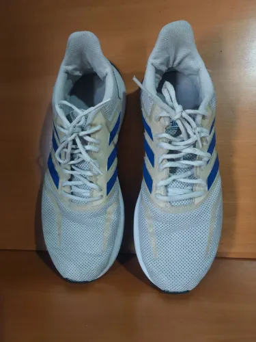 Tênis adidas n. 41