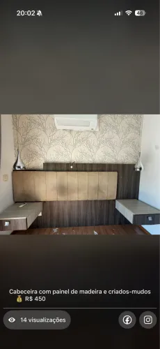 Cabeceira com painel de madeira
