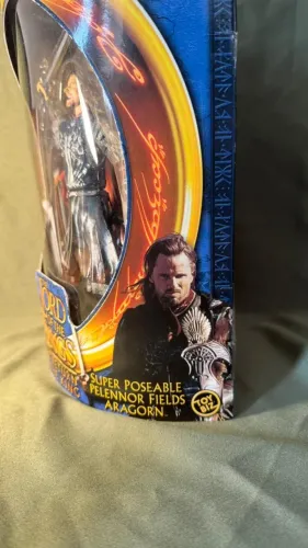 Boneco Aragorn- SUPER POSEABLE LACRADO Toy Biz Senhor dos Anéis