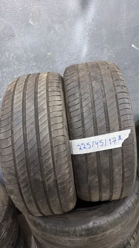 Pneus 225/45/17 marca Michelin