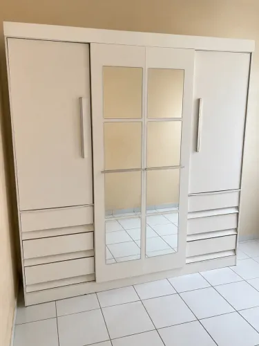 Guarda roupa espelhado