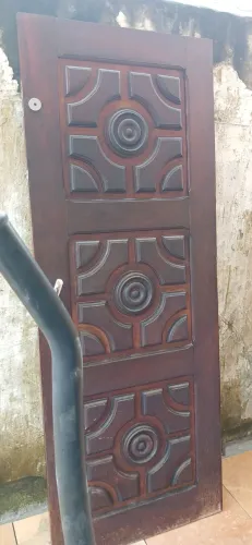 VENDO PORTA E JANELAS.