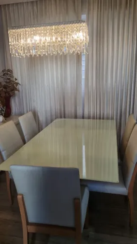 Mesa de jantar retangular e 4 cadeiras