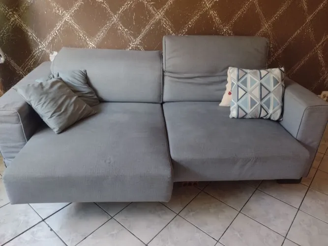 Sofá grande retrátil cinza 