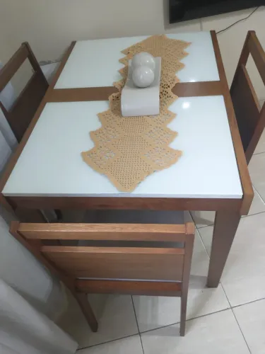 Mesa de Jantar madeira com 4 cadeiras
