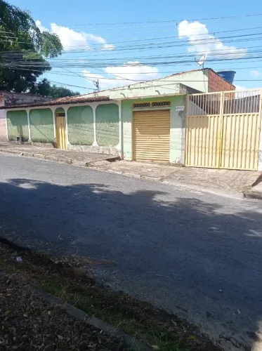 #OPORTUNIDADE VENDO OU TROCO CASA COM GALPÃO NO FUNDO# 