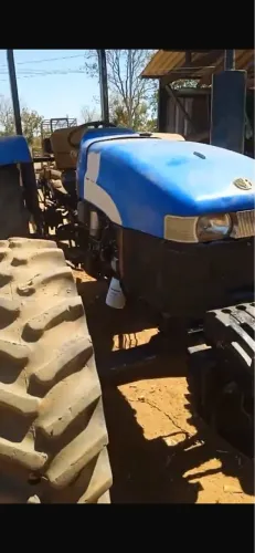 Vende-se trator New Holland 4030,4x4 e roçadeira Avaré.