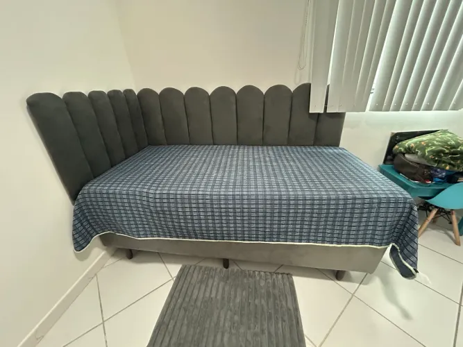 Vendo lateral e cabeceira de cama de solteiro .