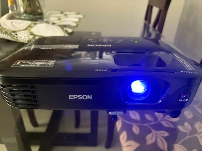 Projetor Epson PowerLite S12+ | Completo na Bolsa + Controle | Perfeito Estado