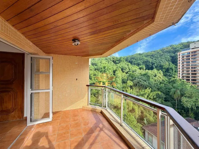 Apartamento com sacada e 3 dormitórios na Praia das Pitangueiras Alfa Imóveis Guarujá