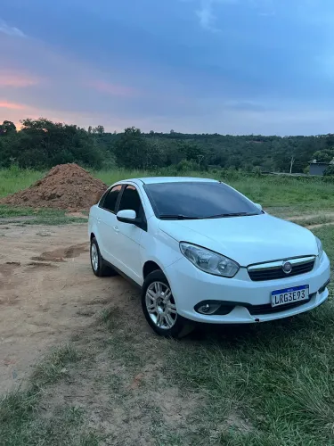 Fiat Grand Siena Tetrafuel 1.4 EVO F. Flex 8V 2014