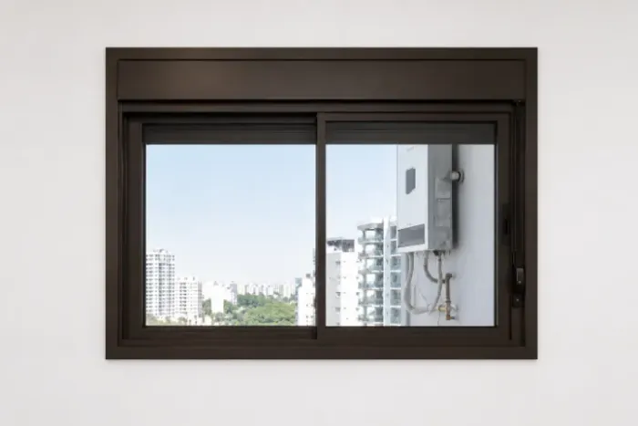 Janela com persiana integrada 1,07x1,64m marrom escuro nova