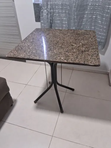 Mesa de mármore (4 cadeiras)