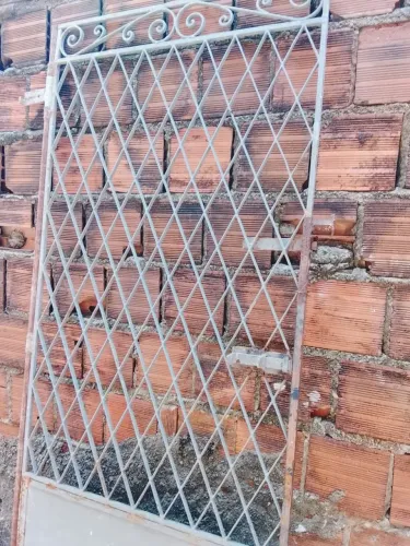 ? VENDE-SE  PORTÃO DE FERRO