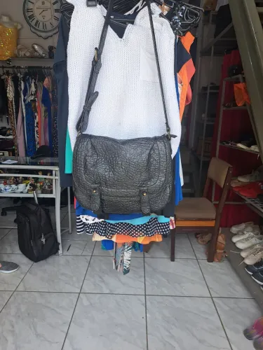 Bolsa de ombro em  couro legitimol