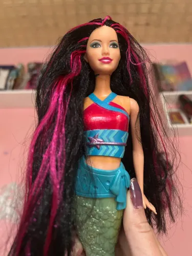 Boneca sereia asiática