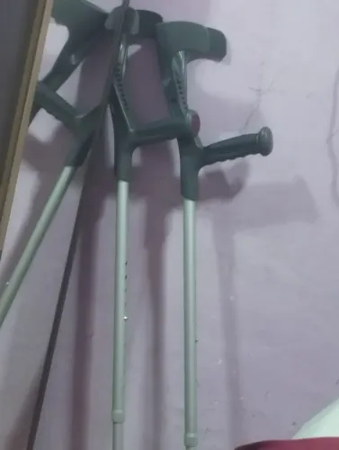 Aluguel de muletas e bota ortopédica 