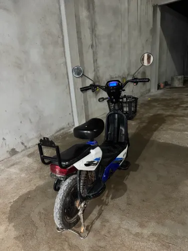Vende-se Motinha elétrica semi nova com bateria trocada e tudo d funcionando