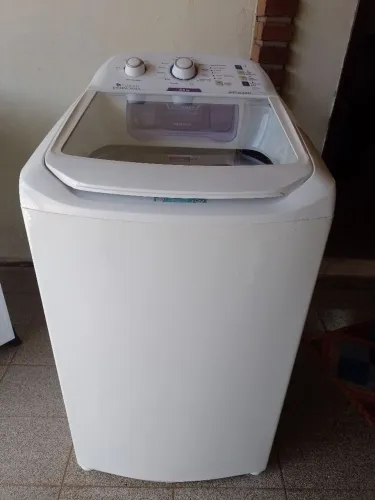 Máquina de lavar 8,5 kg, automática, novíssima, tensão 110 volts, marca Electrolux