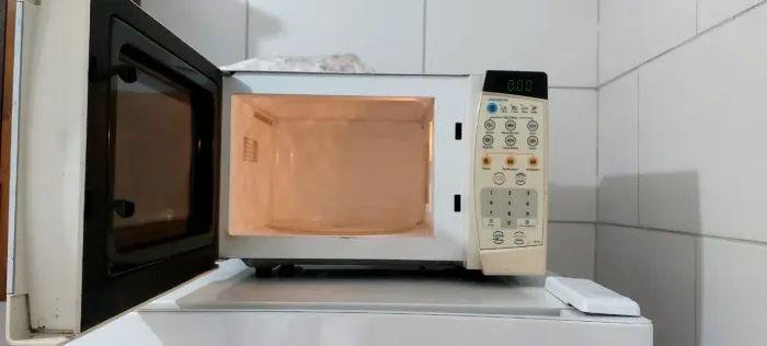 Microondas (precisa de conserto)