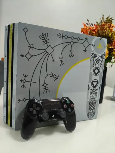 PlayStation 4 Pro 1TB + 2 Controle - Excelente Estado! acompanha controle 3 jogos
