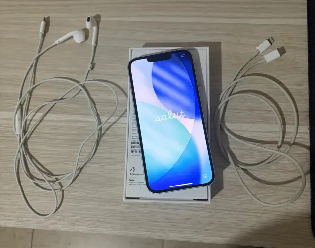 iPhone 14 128GB com fone de ouvido EarPods (conector Lightning) e cabo para carregar