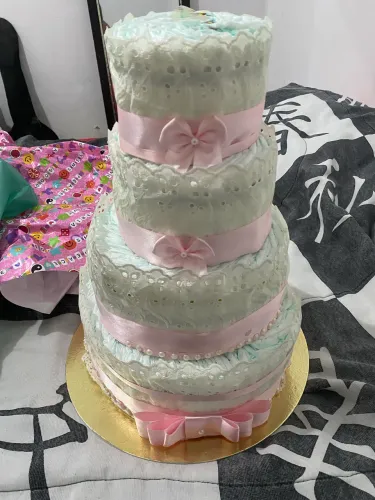 BOLO DE FRALDAS BEM ACABADO, TECIDO