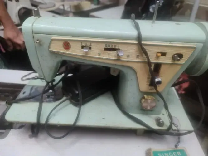 Maquina de Costura Singer Zig Zag 667
