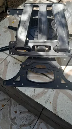 Duporte em bom estado vom os parafusos.