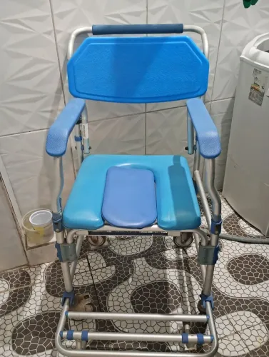 CADEIRA DE BANHO 500 reais Baixei 400 reais pra vender logo