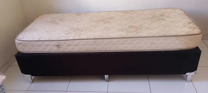 Vendo cama de solteiro