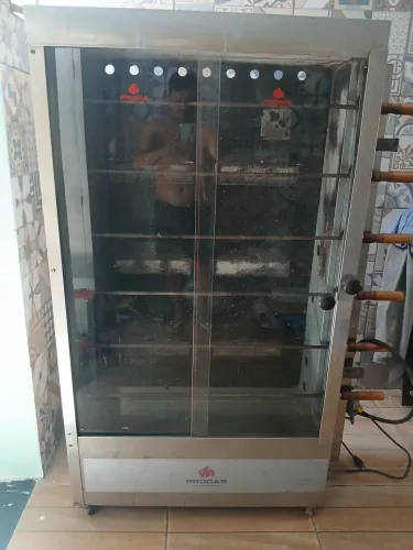 Máquina de assar frango