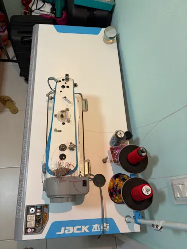 Máquina de costura Jack f4 industrial reta praticamente nova 