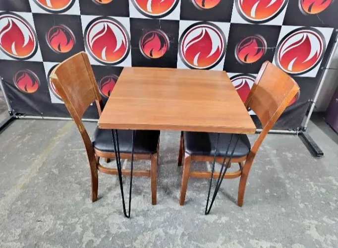 Conjunto de mesas e cadeiras Franco Bachot