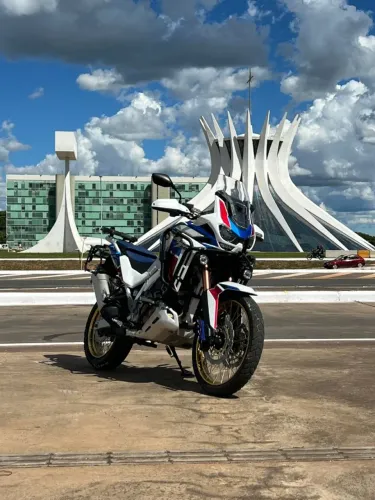 Honda Africa Twin Adventure Sport com câmbio manual e aro 21