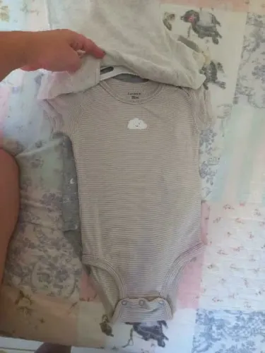 Vendo 10 bodys carters tam 18M