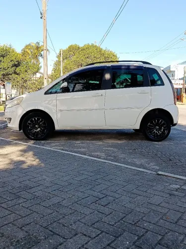 Fiat Idea Attractive 1.4 Fire Flex 8V 5P 2011