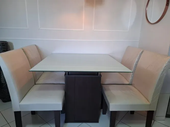 Mesa de jantar 4 cadeiras