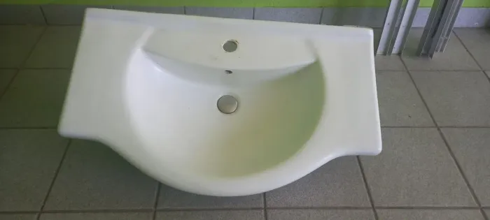 Pia em louça para banheiro