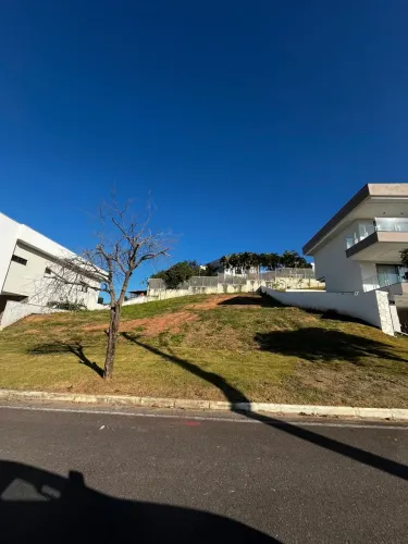 Terreno de 600 m² com vista aberta no Riviera Park