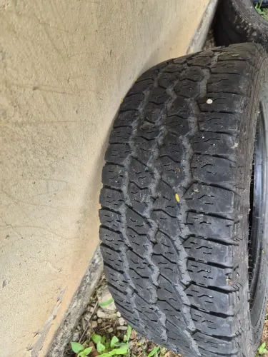 Par de pneus Goodyear  205 60r15 