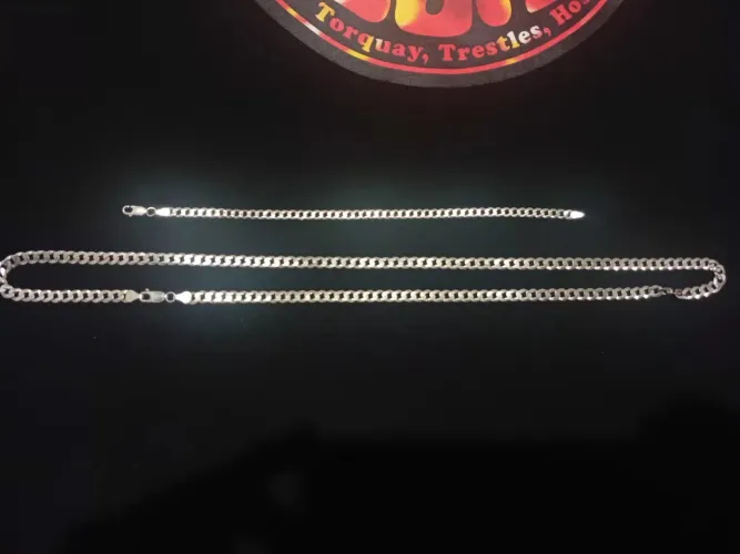 Corrente de prata e pulseira de prata